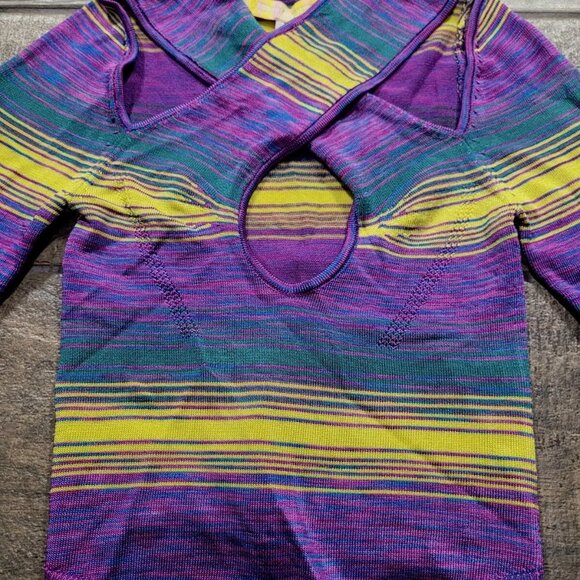 Multi-style Striped Cut-out Crop Top - Picture 3 of 5